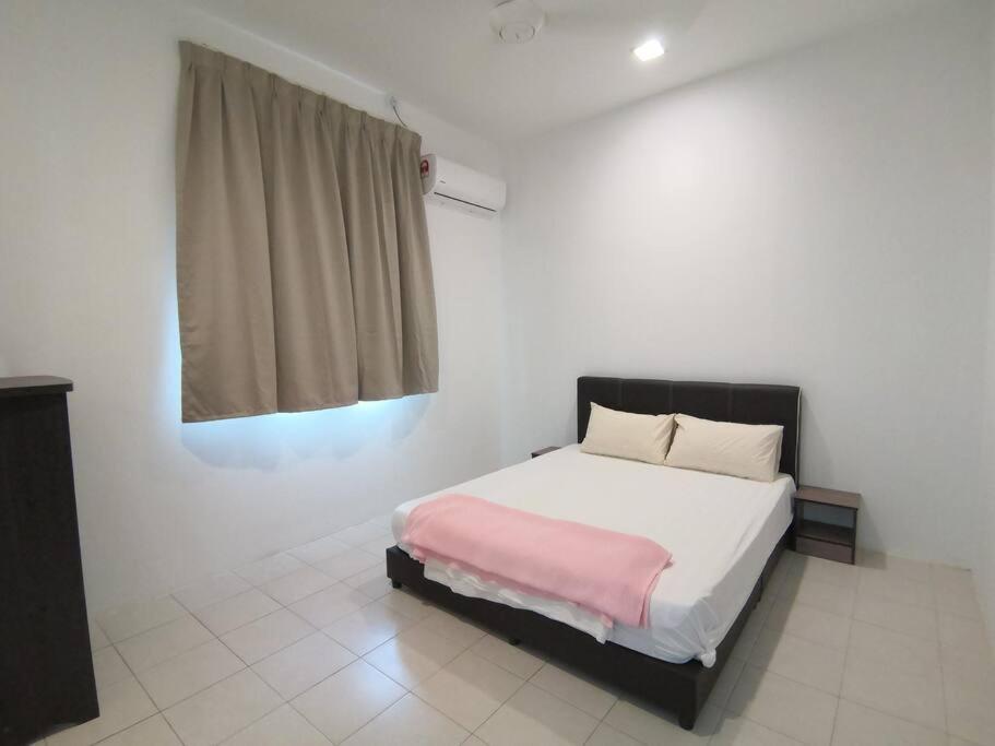 Modern , Spacious Gambang Ump 18 Guest House Exterior photo