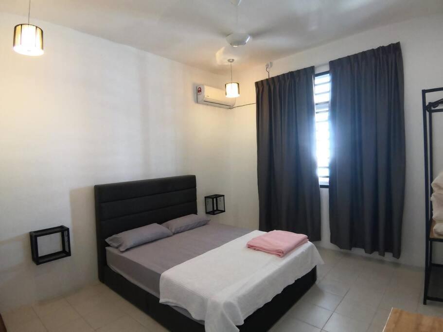 Modern , Spacious Gambang Ump 18 Guest House Exterior photo
